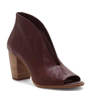 Lucky Brand Joel Pump. Wore 1 time so they are like brand new. Size 6.5